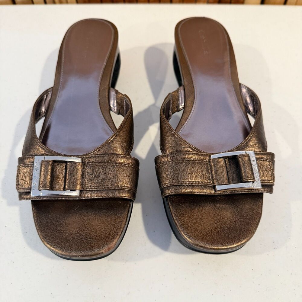 Calvin Klein Yanni Womens Brown Slide Sandals Wedge Heel Buckle Size 9M Casual